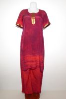 Salwar Kameez 2-teilig Kreppseide dunkelrot mit Goldbrokat (B-Ware), Punjabi aus indischer Sariseide dunkelrot