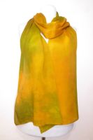 Schal Crepeseide handgefärbt curry-hellgrün