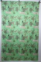 Sarong Dschungel grün mit wilden Tieren, Lungi, Stola, Dupatta aus Indien