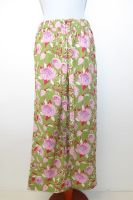Hose aus reiner Baumwolle hellgrün floral, Sommerhose aus Baumwolle, hellgrüne Freizeithose mit Blumenmuster