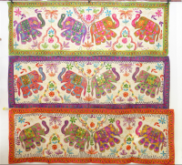 Bunte Wandbehänge mit Elefanten-Motiven - drei Farben